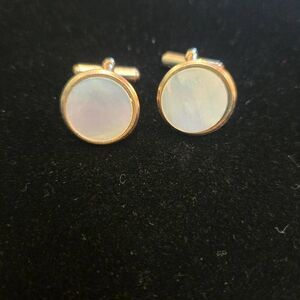 Vintage Gold Tone Mother of Pearl Cuff links